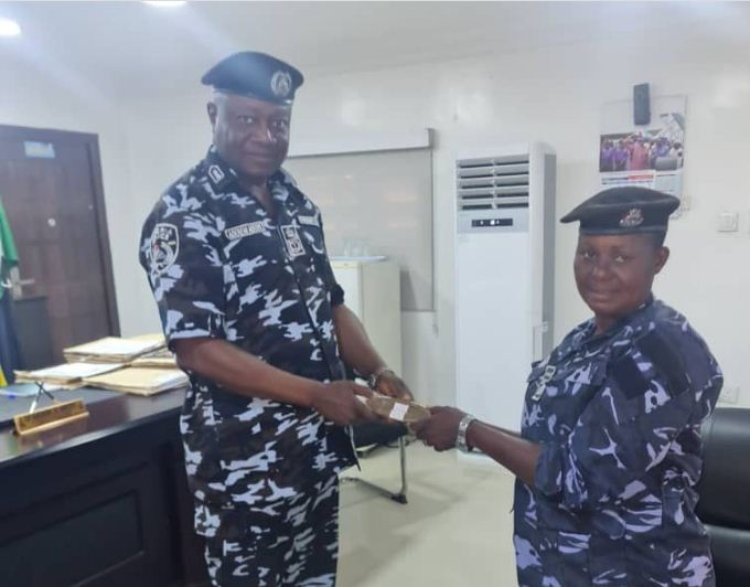 Policewoman Gets Reward For Rejecting Bribe For Stolen Goods In Anambra